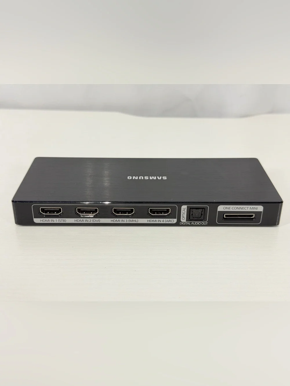 #215 Samsung One Connect Mini Box BN96-35817B NO Cable